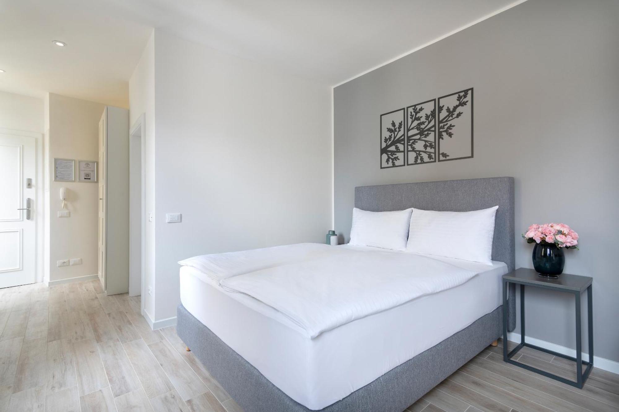 Kinsky Garden Apartments And Suites By Dwellfort Prague Ngoại thất bức ảnh