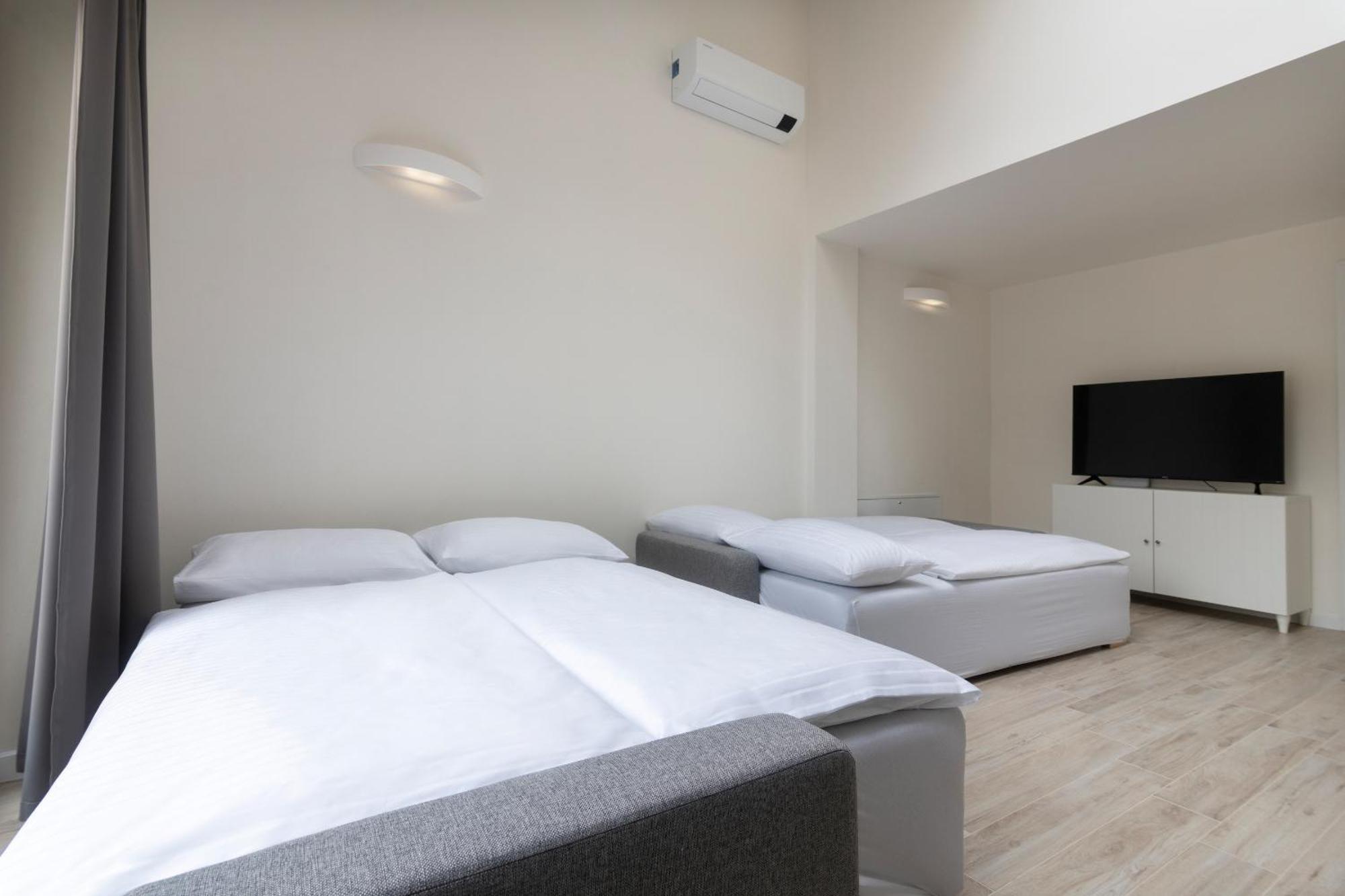 Kinsky Garden Apartments And Suites By Dwellfort Prague Phòng bức ảnh