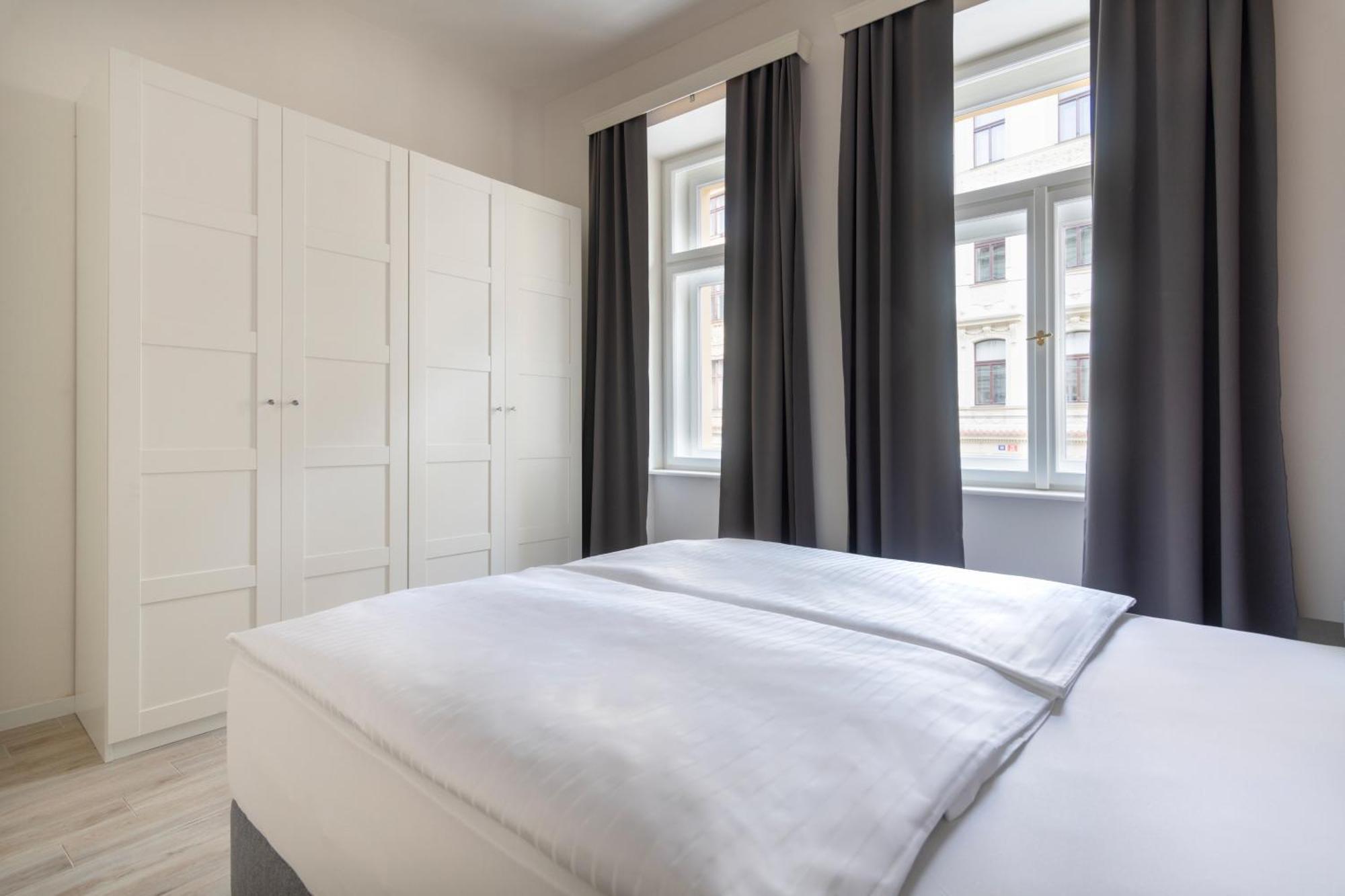 Kinsky Garden Apartments And Suites By Dwellfort Prague Phòng bức ảnh
