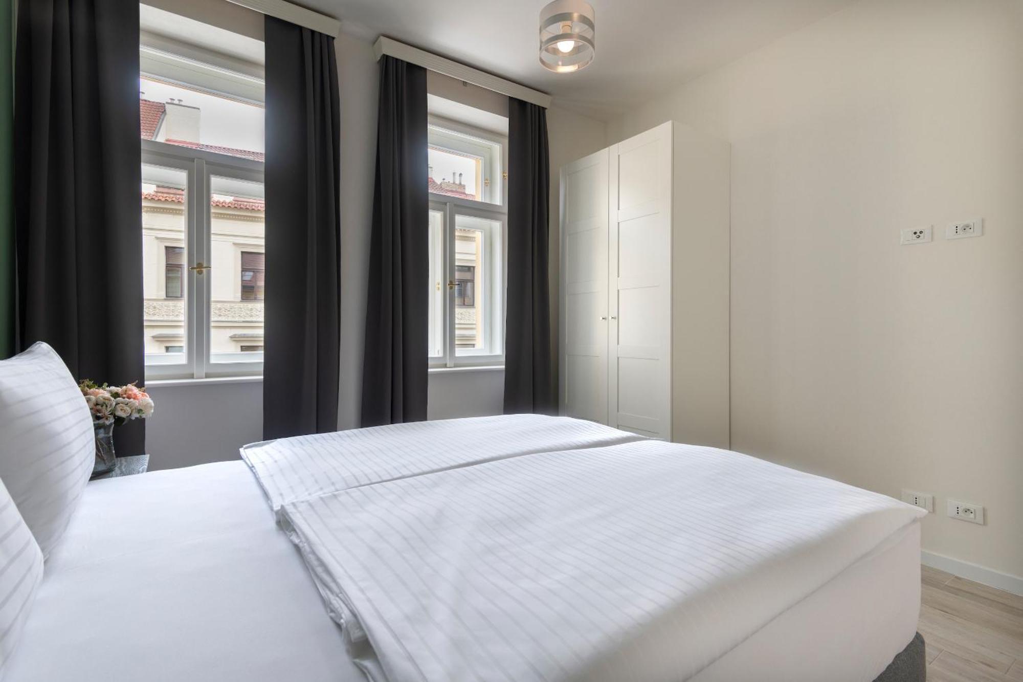 Kinsky Garden Apartments And Suites By Dwellfort Prague Phòng bức ảnh