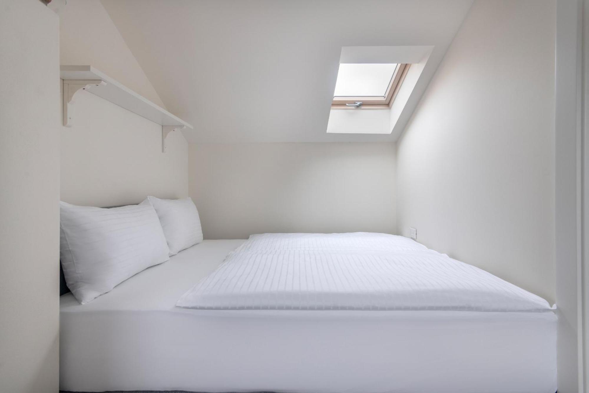 Kinsky Garden Apartments And Suites By Dwellfort Prague Phòng bức ảnh