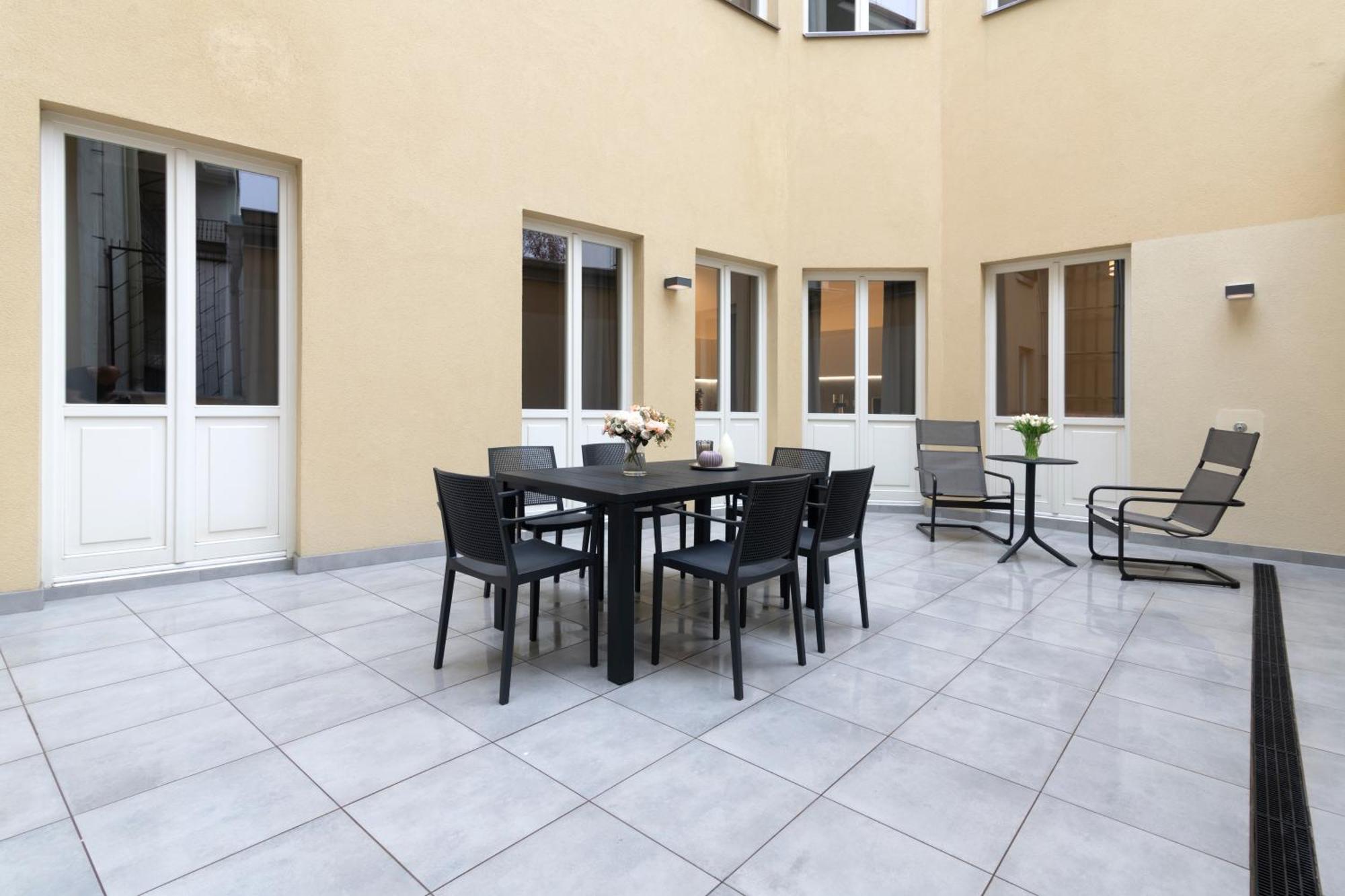 Kinsky Garden Apartments And Suites By Dwellfort Prague Ngoại thất bức ảnh